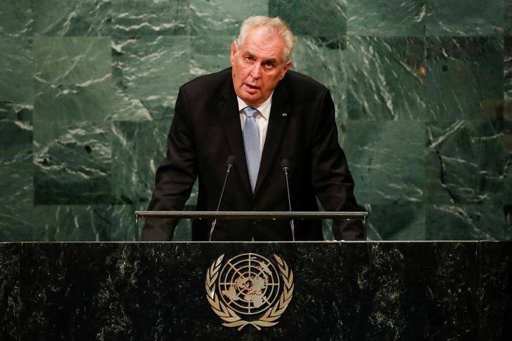 © Reuters. Czech Republic's President Zeman addresses the United Nations General Assembly in the Manhattan borough of New York