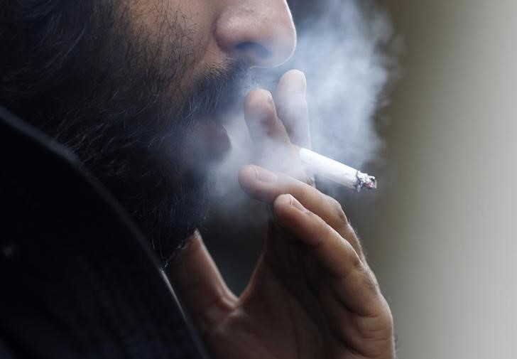 © Reuters. دراسة تربط بين التدخين السلبي وزيادة خطر الإصابة بجلطة