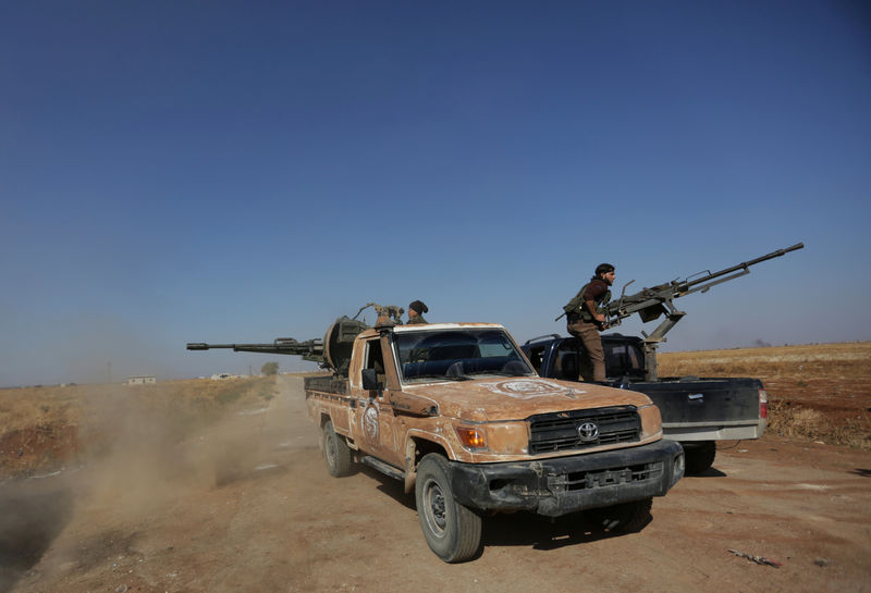 © Reuters. Rebel fighters in Marea city shoot a weapon towards Syria Democratic Forces (SDF) controlled Tell Rifaat town, northern Aleppo province