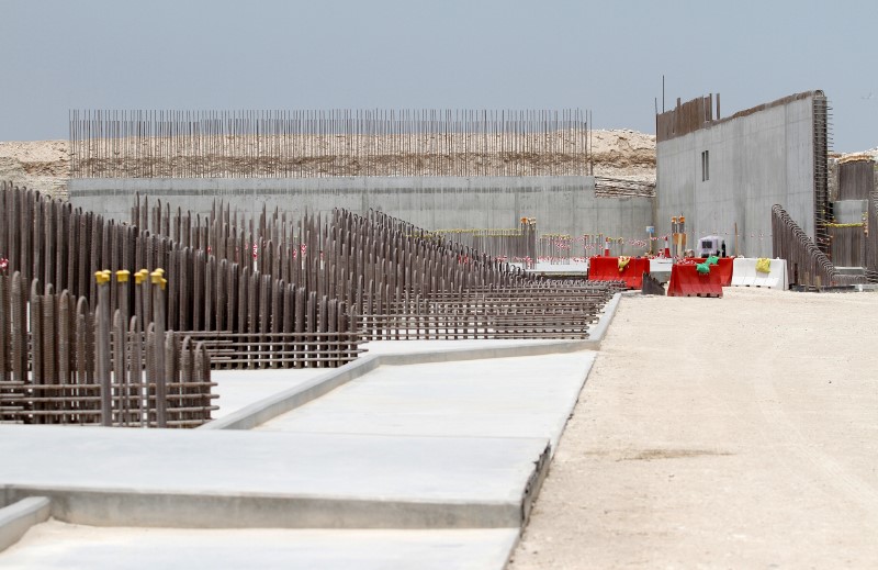 © Reuters. وفاة عامل في موقع بناء ملعب لكأس العالم في قطر