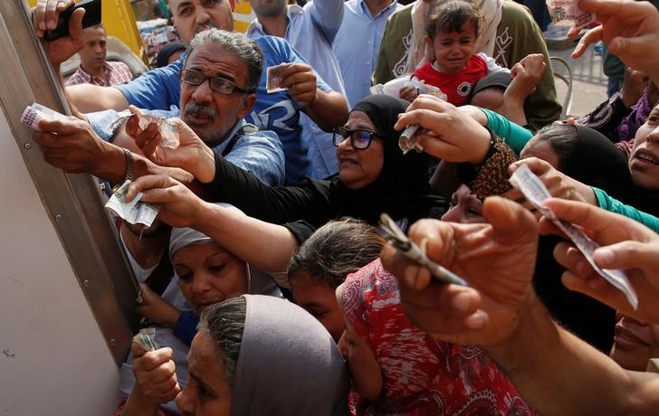 © Reuters. صبر المصريين ينفد مع السيسي في ظل تدهور الاقتصاد