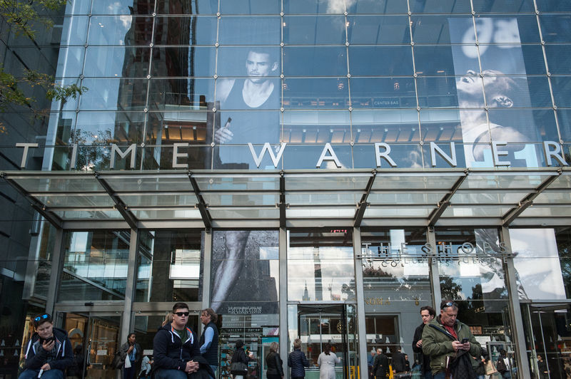 © Reuters. Signage that reads Time Warner is seen at the Time Warner Center in New York City