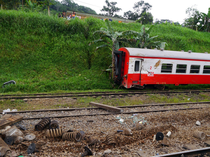 © Reuters. A derailed Camrail train is seen in Eseka