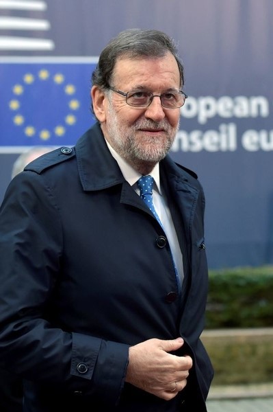 © Reuters. Rajoy se abre a dialogar propuestas del PSOE tras la abstención