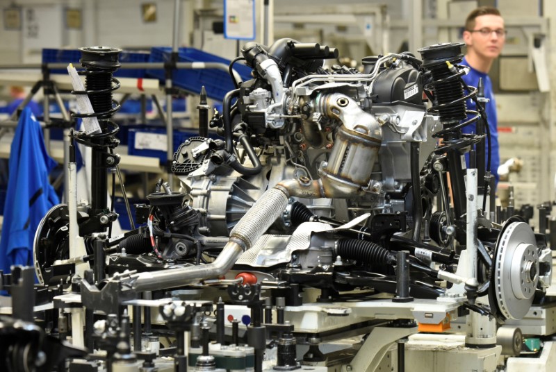 © Reuters. An engine of a Golf VII car is pictured on a production line at the plant of German carmaker Volkswagen in Wolfsburg