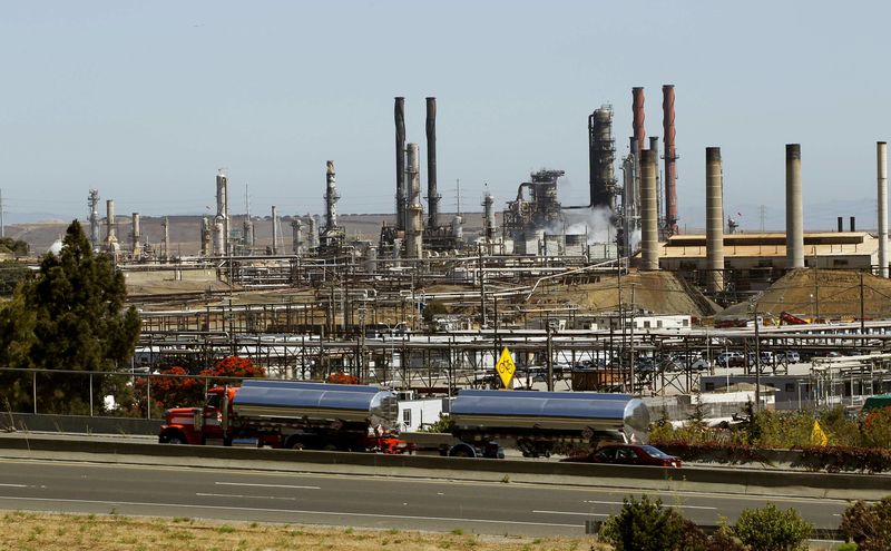 © Reuters. Chevron Corp's refinery is seen in Richmond