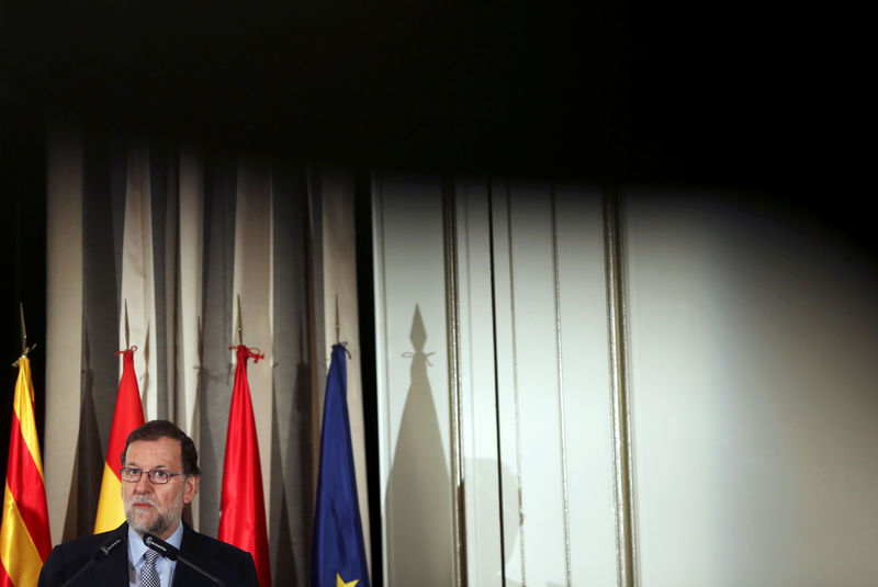 © Reuters. Spanish acting PM Rajoy speaks during a media breakfast in Madrid
