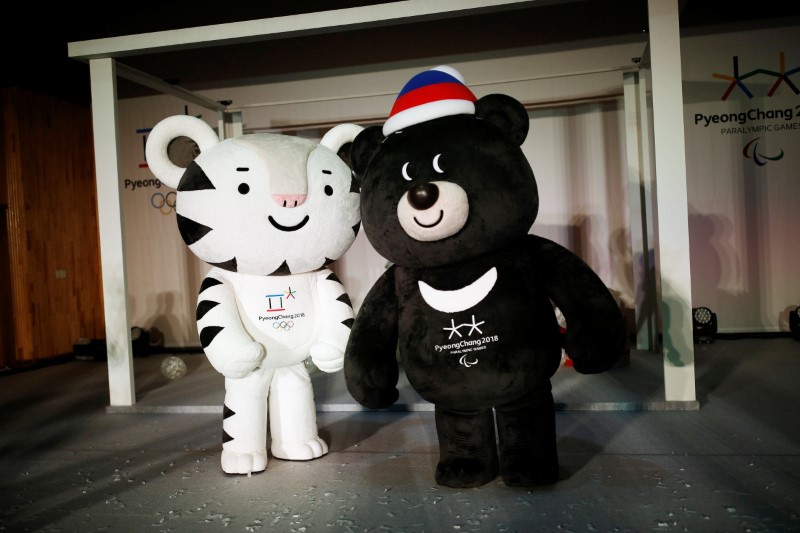 © Reuters. The mascots for the 2018 Pyeongchang Winter Olympics "Soohorang" and "Bandabi" are seen during their launching ceremony in Pyeongchang