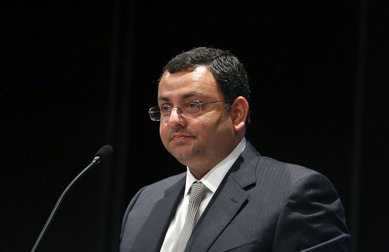 © Reuters. Tata Group Chairman Mistry speaks to shareholders during TCS annual general meeting in Mumbai