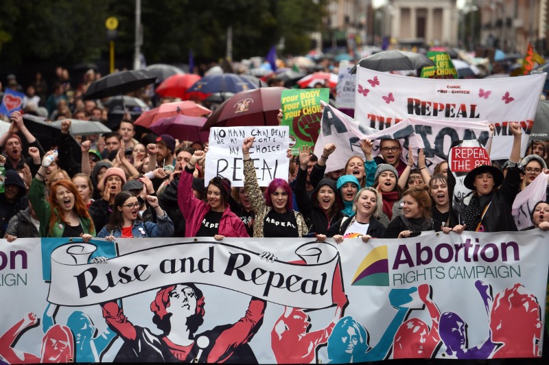 © Reuters. Demonstrators take part in a protest to urge the Irish Government to repeal the 8th amendment to the constitution, which enforces strict limitations to a woman's right to an abortion, in Dublin
