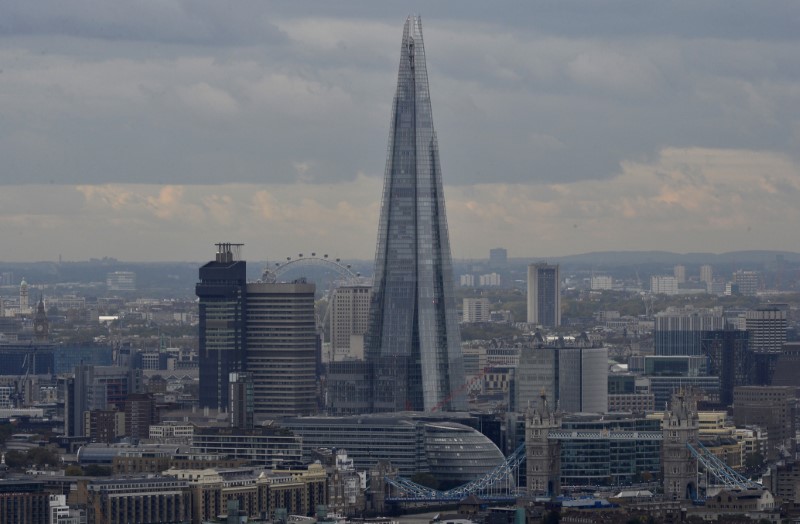 © Reuters. A general view is seen of the London skyline from Canary Wharf in London