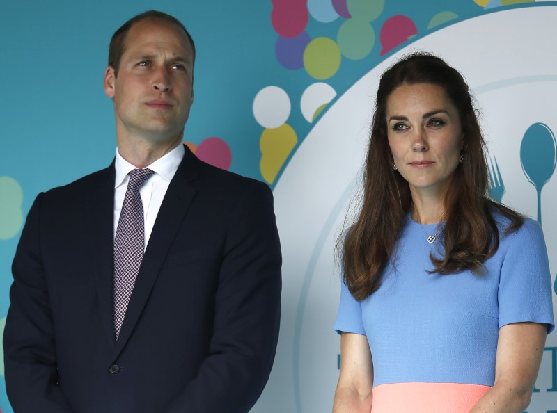 © Reuters. Prince William and his wife Kate Duchess of Cambridge attend the Patron's Lunch, an event to mark Queen Elizabeth's 90th birthday, in London