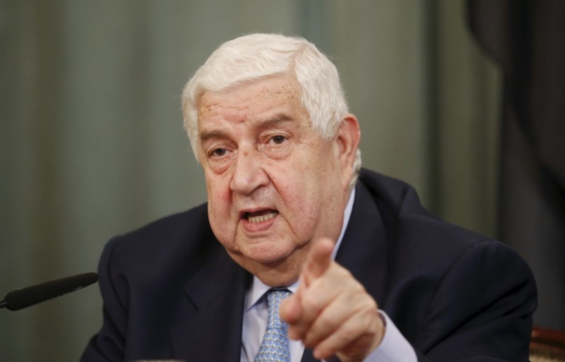 © Reuters. Syrian Foreign Minister Walid al-Muallem attends a news conference in Moscow