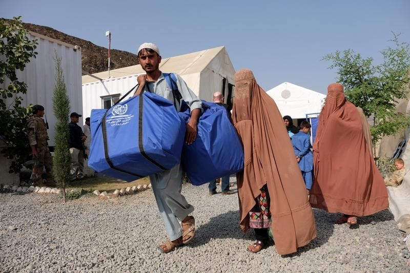 © Reuters. Civis vistos em Torkham, Afeganistão