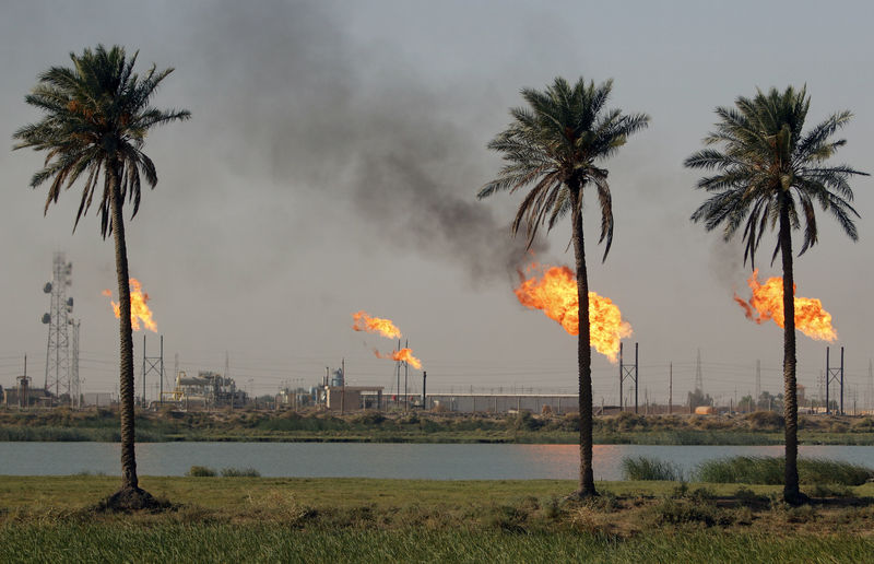 © Reuters. Flames emerge from a pipeline at the oil fields in Basra, southeast of Baghdad