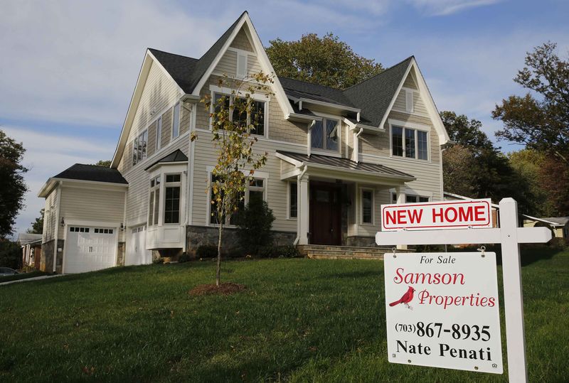 © Reuters. A real estate sign advertising a new home for sale is pictured in Vienna, Virginia