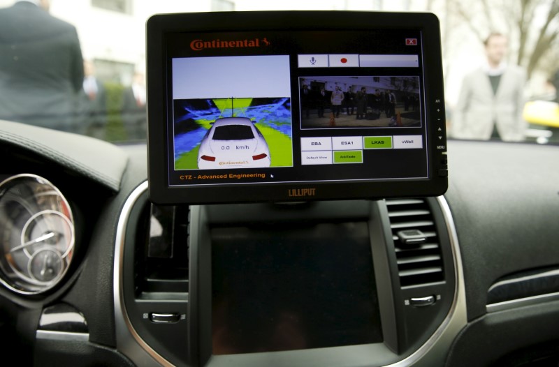 © Reuters. Computer screen in autonomous prototype Continental Chrysler 300C sedan is seen during event featuring numerous self-driving cars on Capitol Hill in Washington