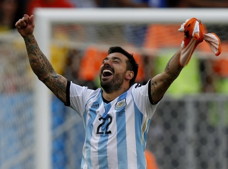 © Reuters. لافيتزي ينضم لتشكيلة الأرجنتين بعد إصابة ديبالا