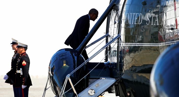 © Reuters. Obama departs Los Angeles