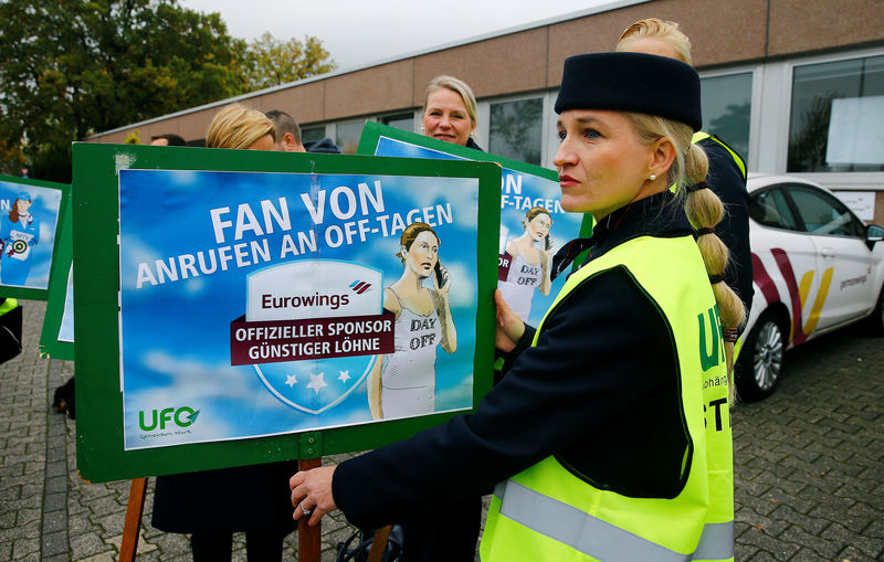 © Reuters. Flight attendants of Lufthansa's budget airline Eurowings take part in a strike at Cologne-Bonn airport