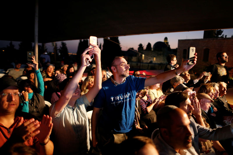 © Reuters. Apoiadores de Donald Trump durante evento em Jerusalém