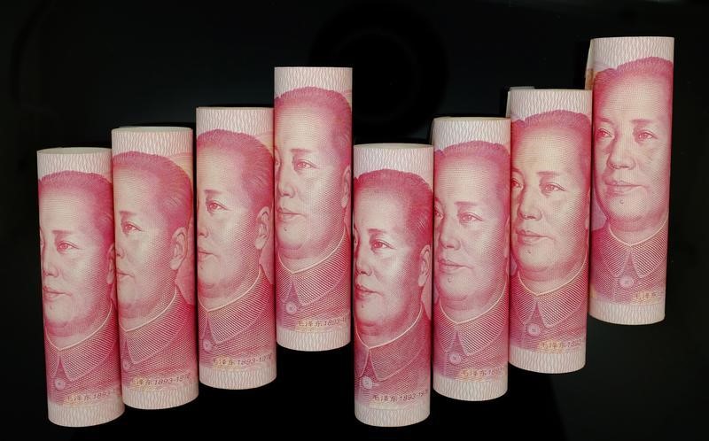 © Reuters. 100 Yuan notes are seen in this illustration picture in Beijing
