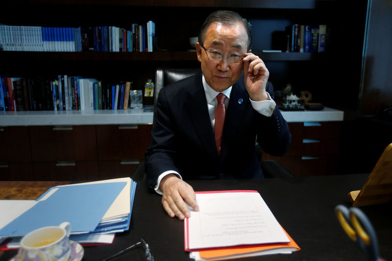 © Reuters. United Nations Secretary General Ban Ki-moon sits at his desk as he poses for a portrait in his office at United Nations Headquarters in the Manhattan borough of New York