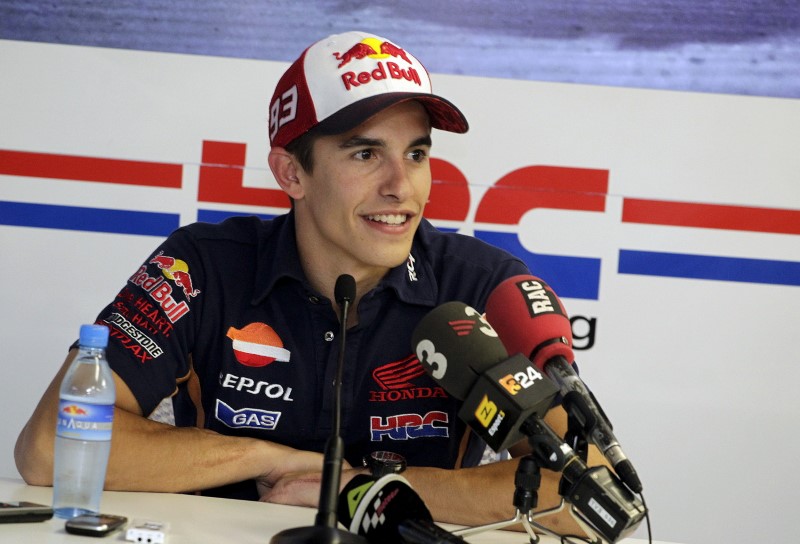 © Reuters. Honda MotoGP rider Marc Marquez of Spain attends a news conference ahead of the Valencia Motorcycle Grand Prix at the Ricardo Tormo racetrack in Cheste, near Valencia