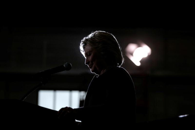 © Reuters. U.S. Democratic presidential nominee Hillary Clinton pauses while speaking at a campaign event about college affordability with U.S. Senator Bernie Sanders at the University of New Hampshire in Durham