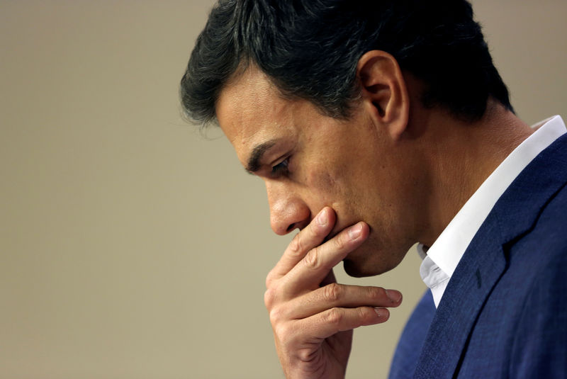 © Reuters. Pedro Sánchez renuncia como diputado y desafía a la actual dirección del PSOE