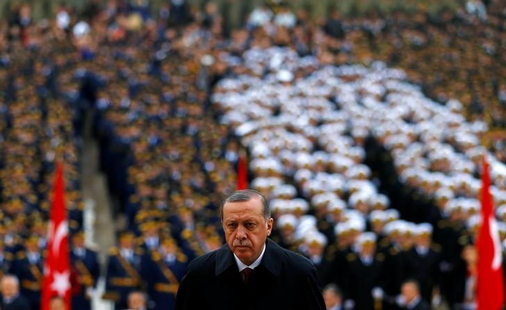 © Reuters. Turkey's President Tayyip Erdogan attends a Republic Day ceremony at Anitkabir in Ankara