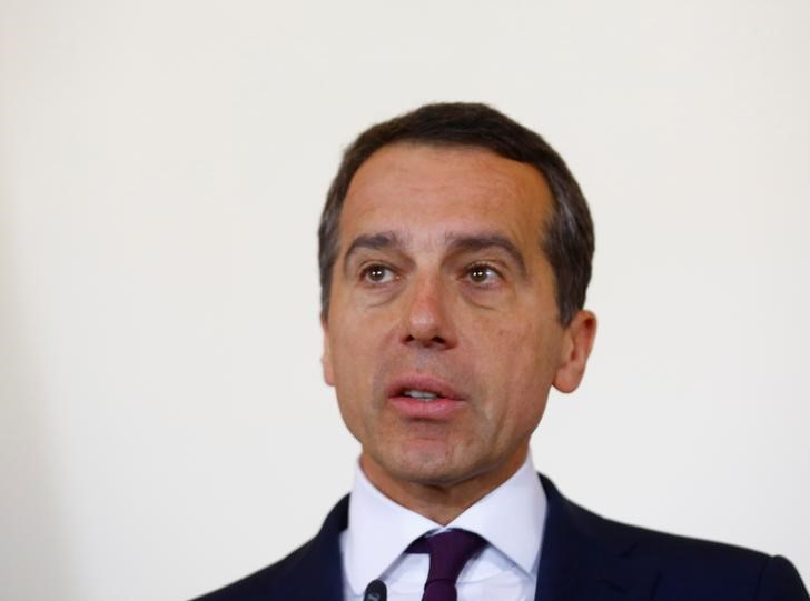 © Reuters. Austrian Chancellor Kern addresses a news conference in Vienna