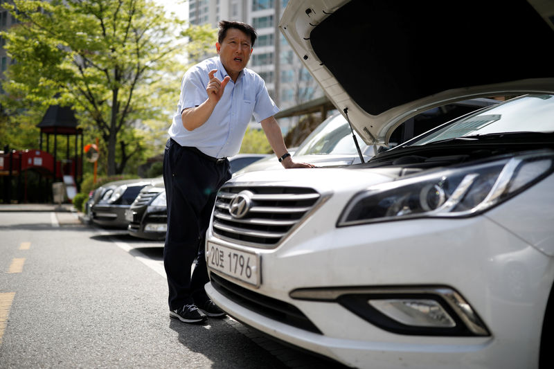 © Reuters. Kim Gwang-ho speaks as he checks his Hyundai Motor's car during an interview with Reuters in Yongin