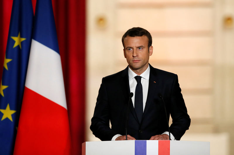 © Reuters. Presidente da França, Emmanuel Macron, discursa enquanto assume o cargo em cerimônia no Palácio do Eliseu, em Paris