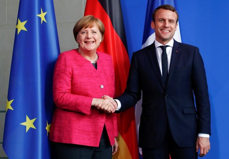 © Reuters. Chanceler alemã, Angela Merkel, e presidente francês, Emmanuel Macron, durante encontro em Berlim