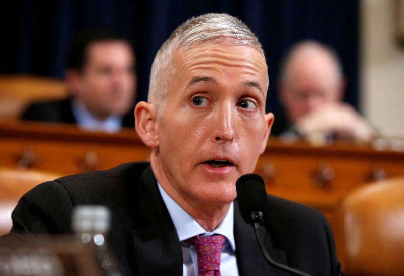 © Reuters. FILE PHOTO - Rep. Trey Gowdy (R-SC) questions FBI Director James Comey and National Security Agency Director Mike Rogers during a hearing into alleged Russian meddling in the 2016 U.S. election, in Washington