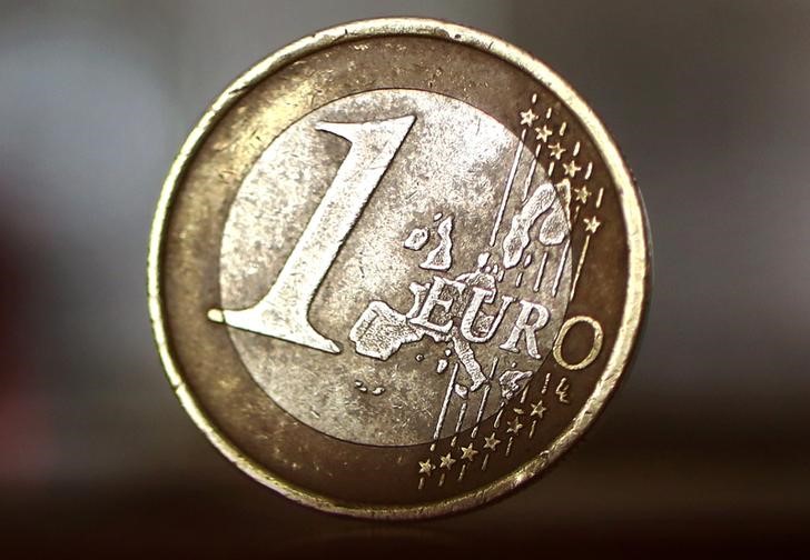 © Reuters. Una moneta da 1 euro