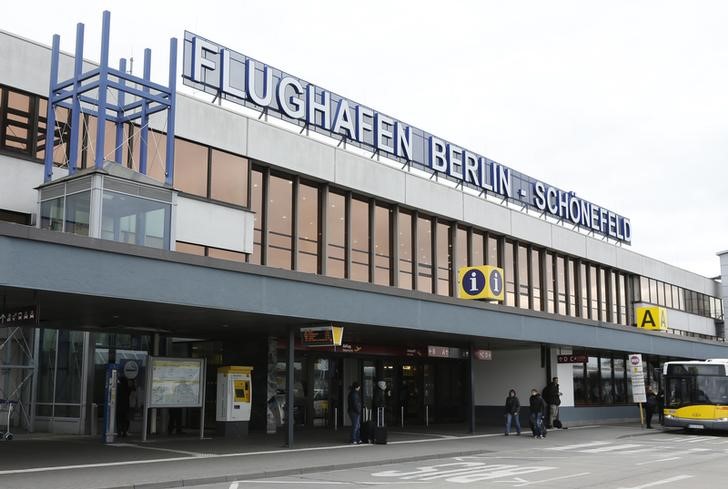 © Reuters. Prédio principal do aeroporto Schoenefeld, em Berlim, na Alemanha