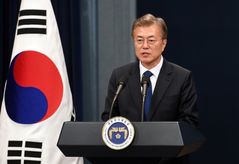 © Reuters. Seúl quiere reabrir comunicación con Corea del Norte en medio de tensión