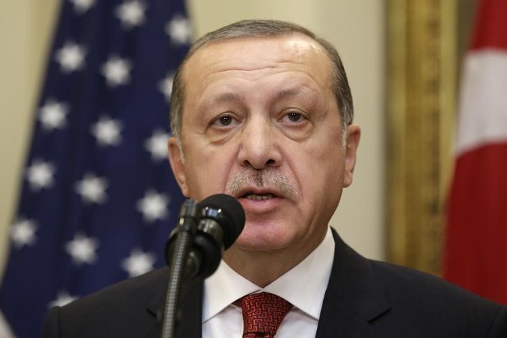 © Reuters. Erdogan y Trump alaban los lazos entre EEUU y Turquía en medio de las tensiones