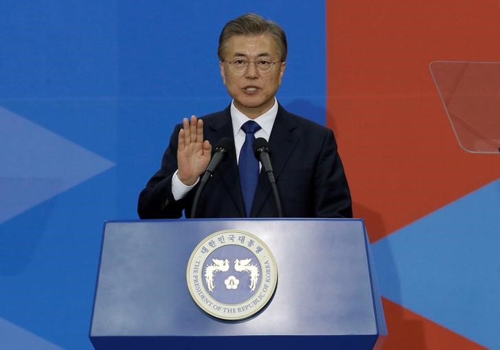 © Reuters. صحيفة: رئيس كوريا الجنوبية يقول إن هناك "احتمالا كبيرا" بوقوع صراع مع بيونجيانج