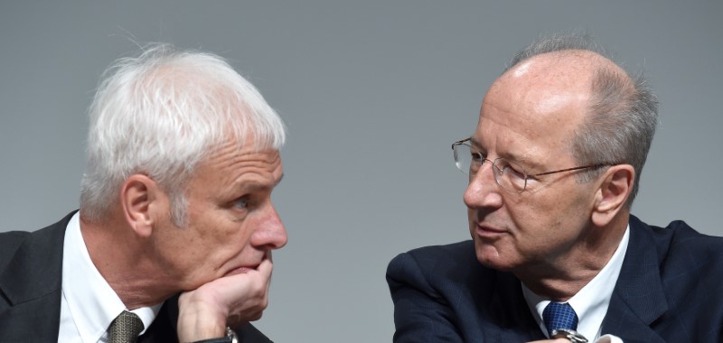 © Reuters. Volkswagen CEO Matthias Mueller and Hans Dieter Poetsch, chairman of the supervisory board attend the annual shareholder meeting in Hanover