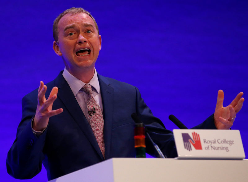 © Reuters. Tim Farron, leader of Britain's Liberal Democrat Party, speaks to members of the Royal College of Nursing in Liverpool