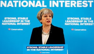 © Reuters. Britain's Prime Minister Theresa May answers a question during a news conference with Chancellor of the Exchequer Philip Hammond in London's Canary Wharf financial district