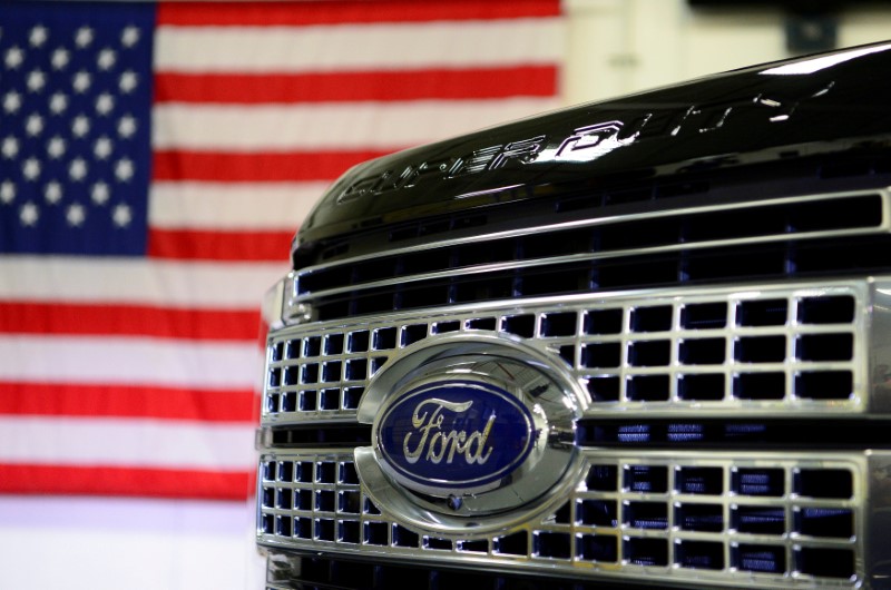 © Reuters. FILE PHOTO - A newly remodeled Ford F250 Super Duty truck is displayed at the new Louisville Ford truck plant in Louisville