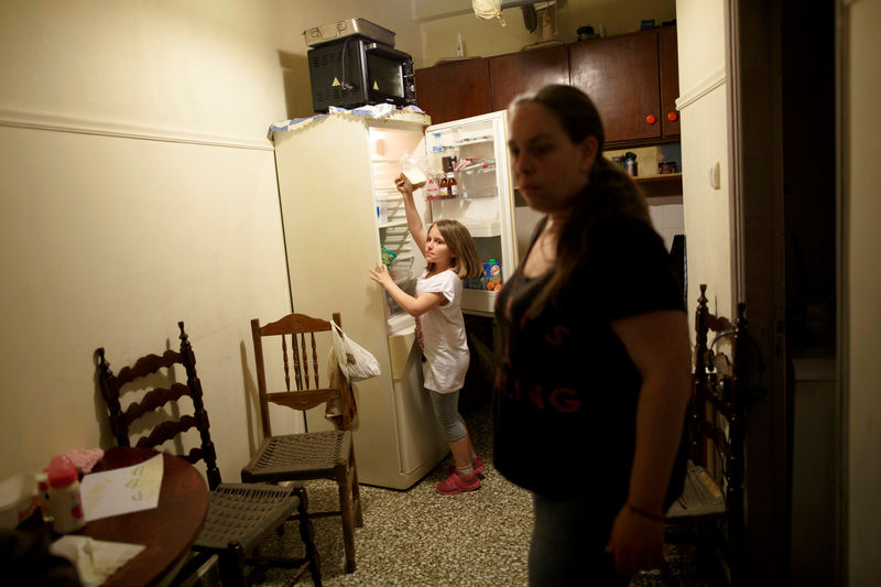 © Reuters. The Wider Image: Greece crisis: one family's struggle