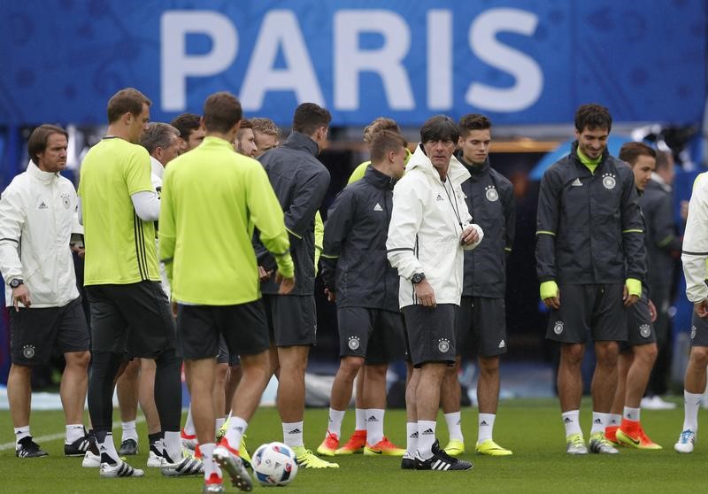 © Reuters. ألمانيا تفتقد النجوم في كأس القارات وتراهن على تشكيلة واعدة