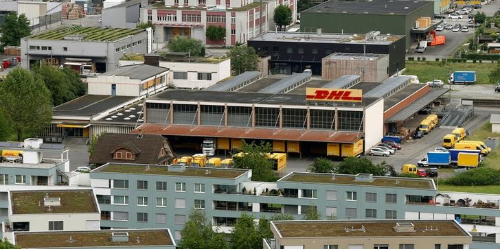 © Reuters. A distribution centre of German postal and logistics group Deutsche Post DHL is seen in Ebikon