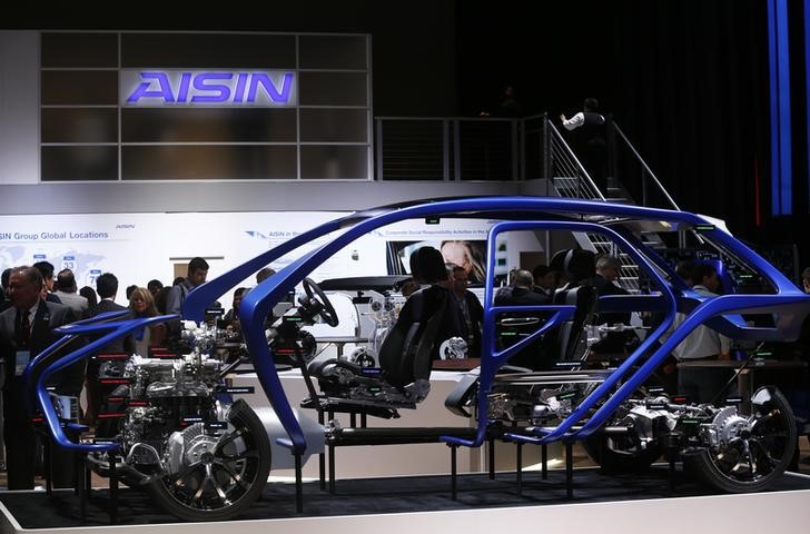 © Reuters. Cutaway view showing various automotive components at the Aisin display during the second press day of the North American International Auto Show in Detroit