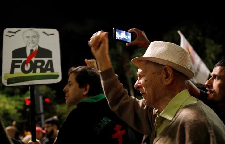 © Reuters. Manifestantes protestam contra Temer em São Paulo